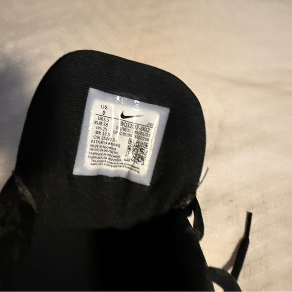 Nike Revolution Women’s Black Running Shoes Excellent Condition - Picture 6 of 7